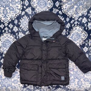 Boys or Girls Age 4-5 super Warm and New Zara Puffy Black Jacket. Insulated